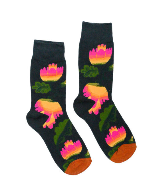 גרביים מעוצבים - שושנה רקע שחור