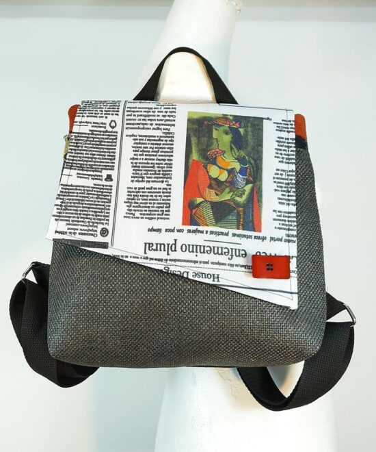 תיק עם שיק - תיק גב קטן עדי אפור עיתון