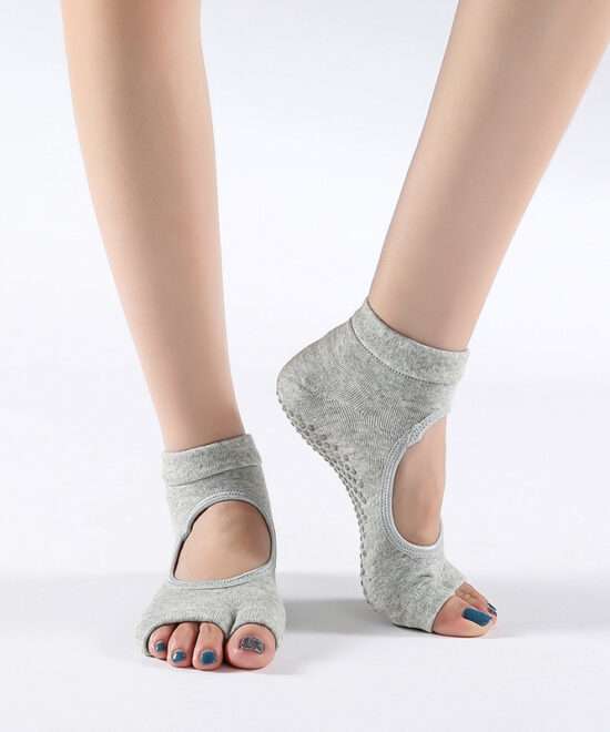 גרבי עיגול 2 פתחים באצבעות לפילאטיס - אפור בהיר