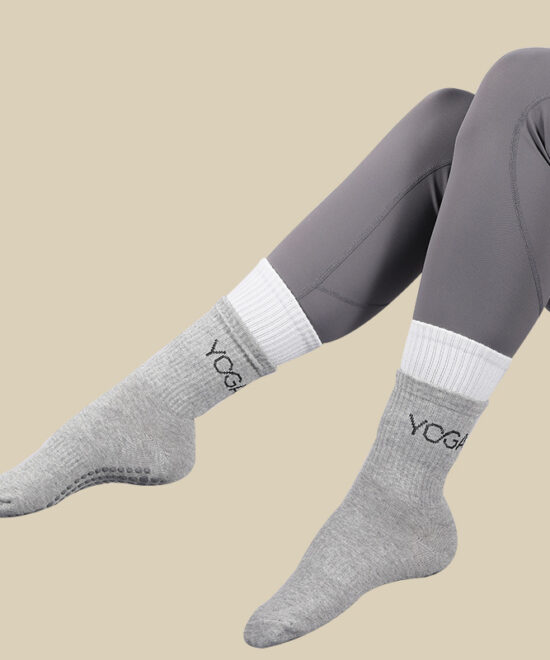 גרביים מקצועיות לפילאטיס שני צבעים - אפור ולבן