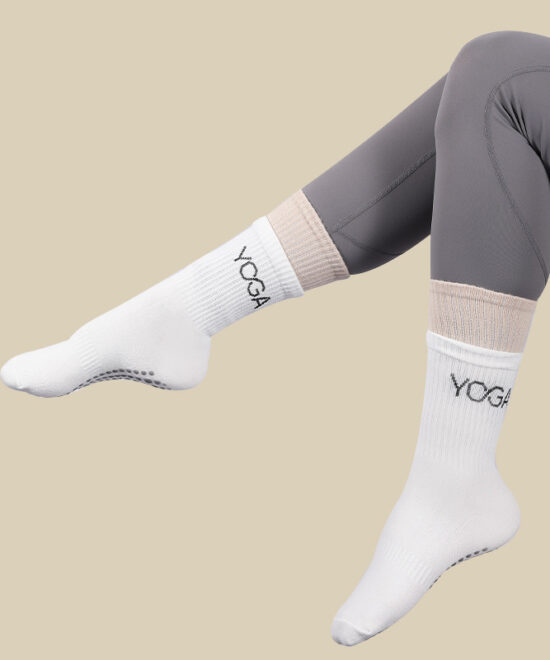 גרביים מקצועיות לפילאטיס שני צבעים - לבן וקרם