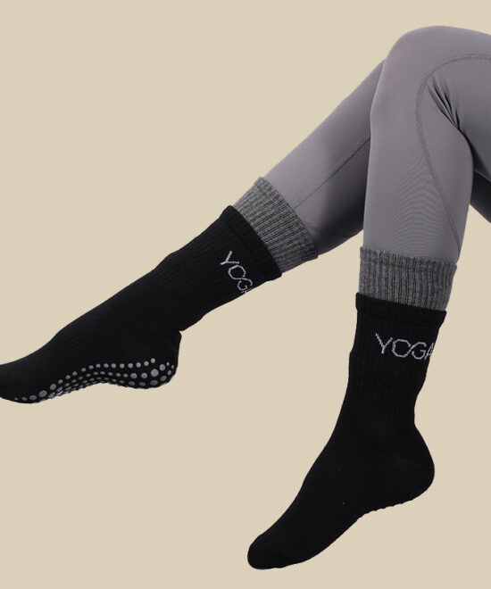 גרביים מקצועיות לפילאטיס שני צבעים - שחור ואפור