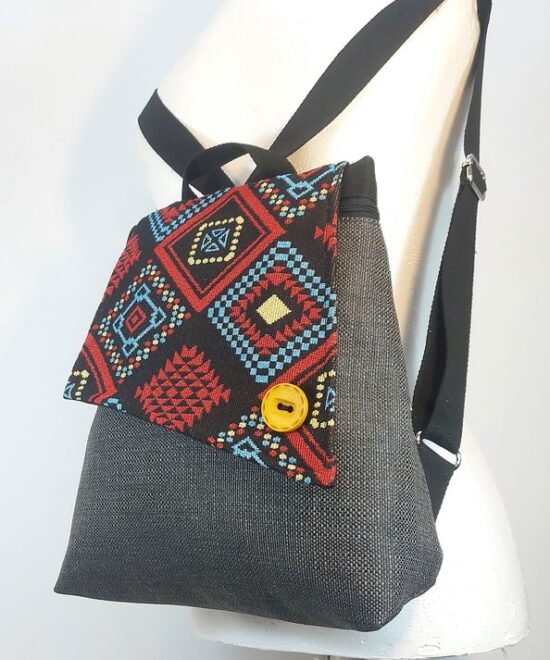 תיק עם שיק - תיק גב אפור אתני